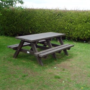 Clareen Picnic Table Img05
