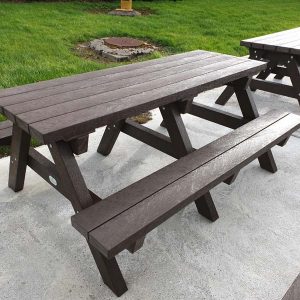 Clareen Picnic Table Img07