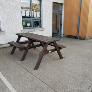wheelchair acces picnic table 04